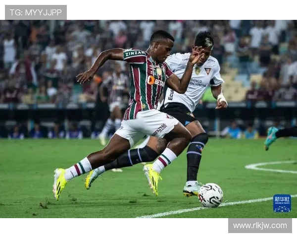 弗鲁米嫩塞女足再致敬维尼修斯